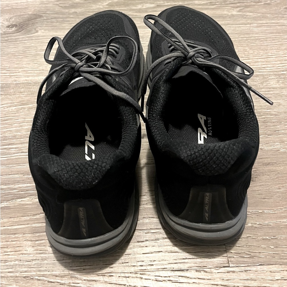 Altra Running Shoes

Great condition: worn only once
